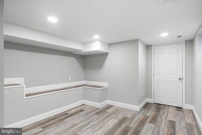 Building Photo - 405 Hamilton Rd