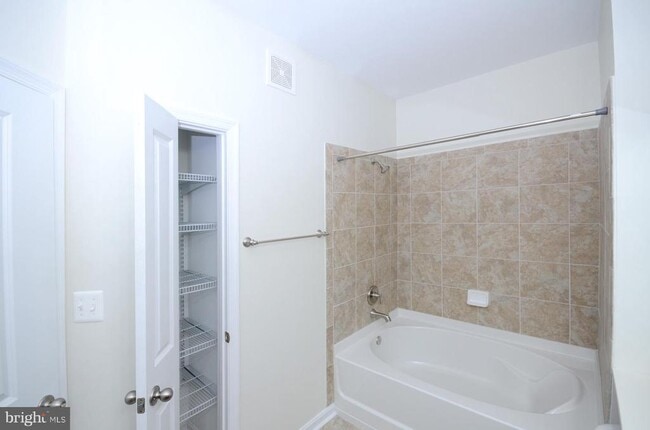 Building Photo - 3527 Piney Woods Pl