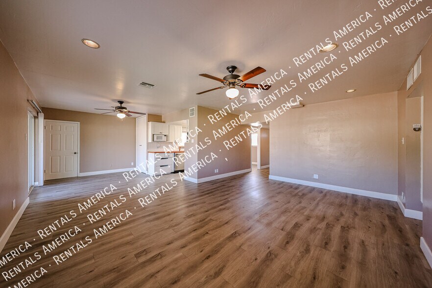 Building Photo - 6924 E Cheery Lynn Rd