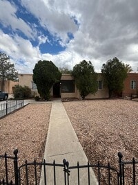 Building Photo - Beautiful Historical Neighborhood near Kno...
