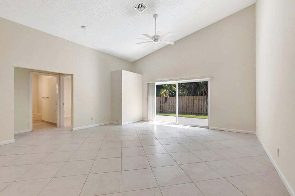 Building Photo - 3121 Florida Blvd