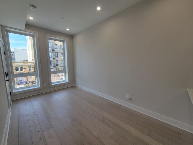 Building Photo - Stunning modern 2BR 2,5 BATH in Petworth