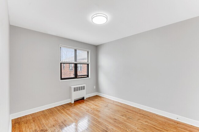Building Photo - 129 Forest Ave