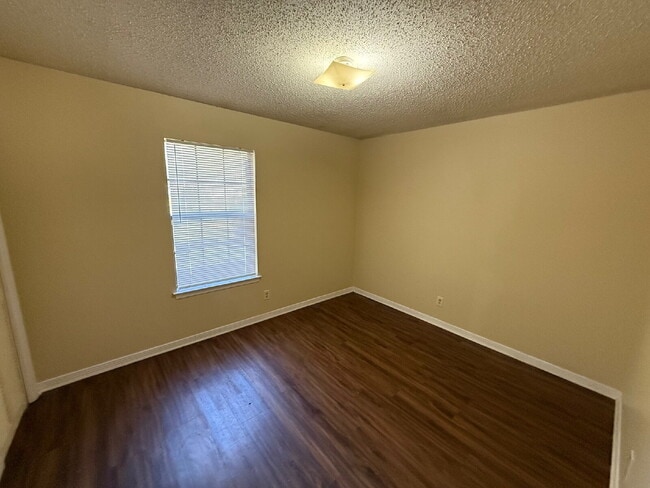 Building Photo - Freshly painted unit. Positioned along Navco Road, the home offers convenient access to major rou...