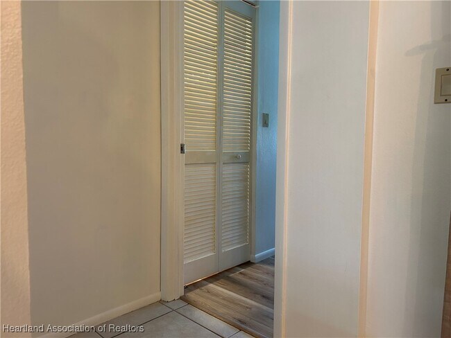 Building Photo - 603 Manor Cir