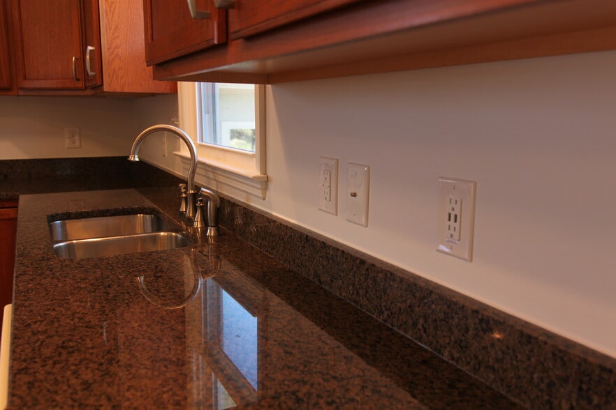 Kitchen with granite countertops - 8608 Manns Loop Rd