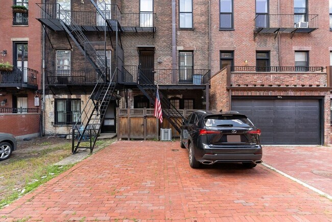 Building Photo - 128 Marlborough St