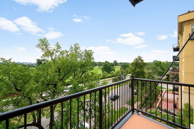 Building Photo - Updated 2BD, 2BA Condo Overlooking Denver Country Club