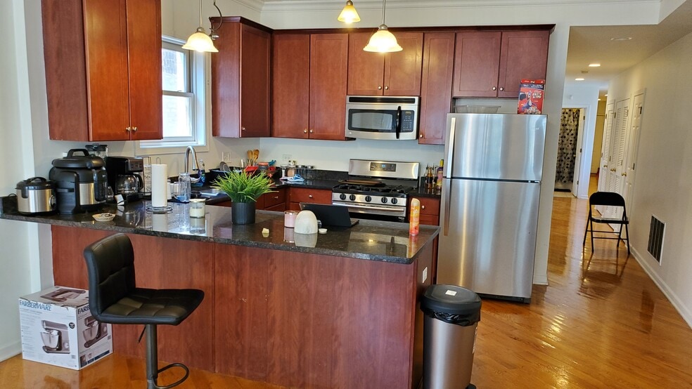 Kitchen - 7018 S Cornell Ave