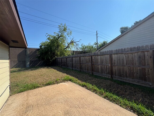 Building Photo - 10942 Beacave Bend Ct