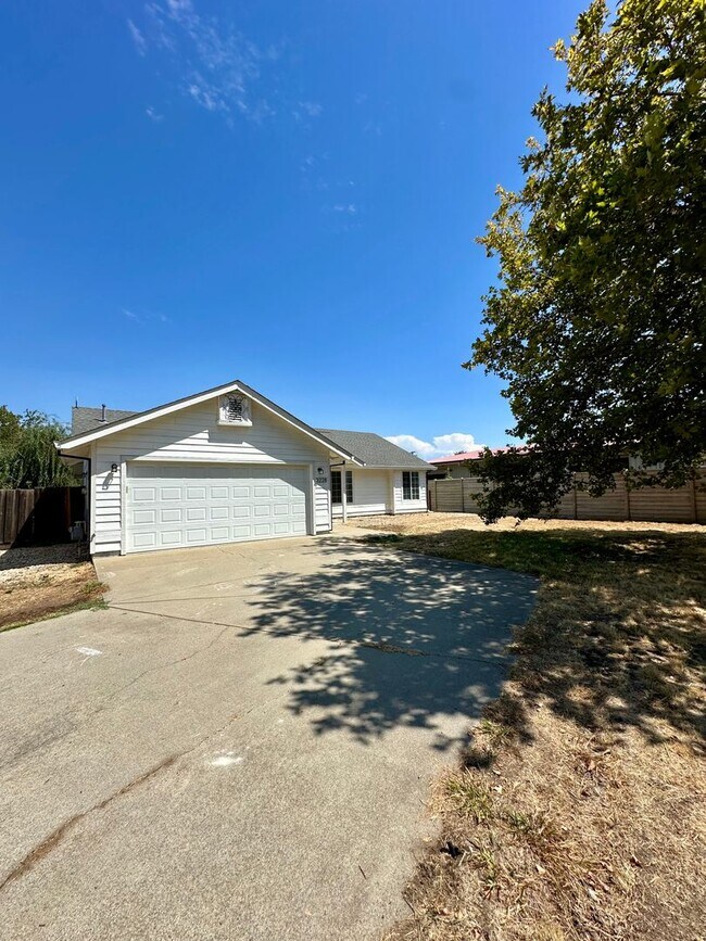 Building Photo - 3228 Lyndsey Ln