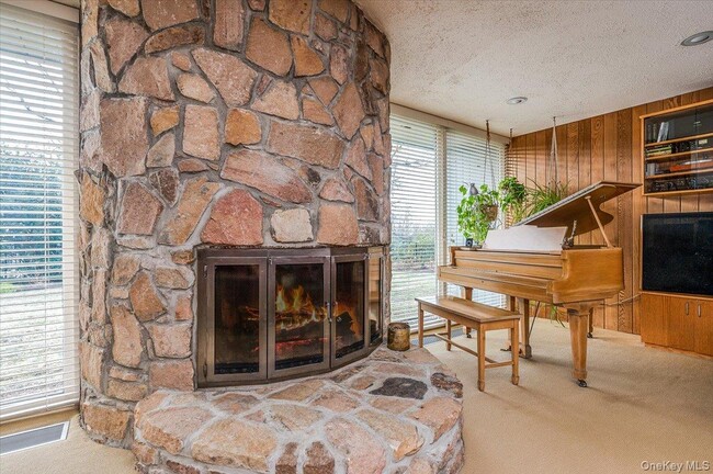 Building Photo - 20 Whitman Rd