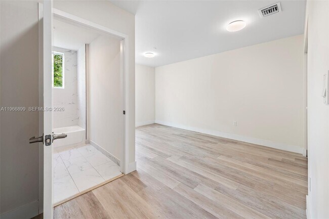 Building Photo - 2561 NE 193rd St