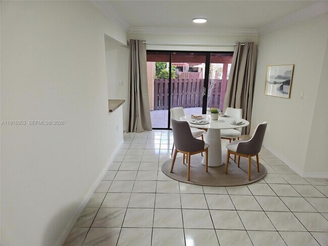 Building Photo - 311 W Park Dr