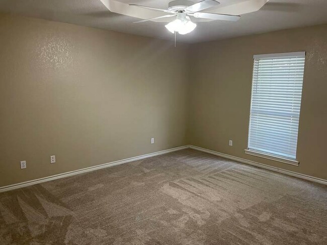 Building Photo - Highly sought after 3 bedroom in Tanglewoo...