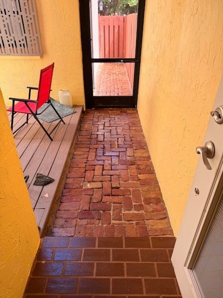 Building Photo - 797 S Riverside Dr