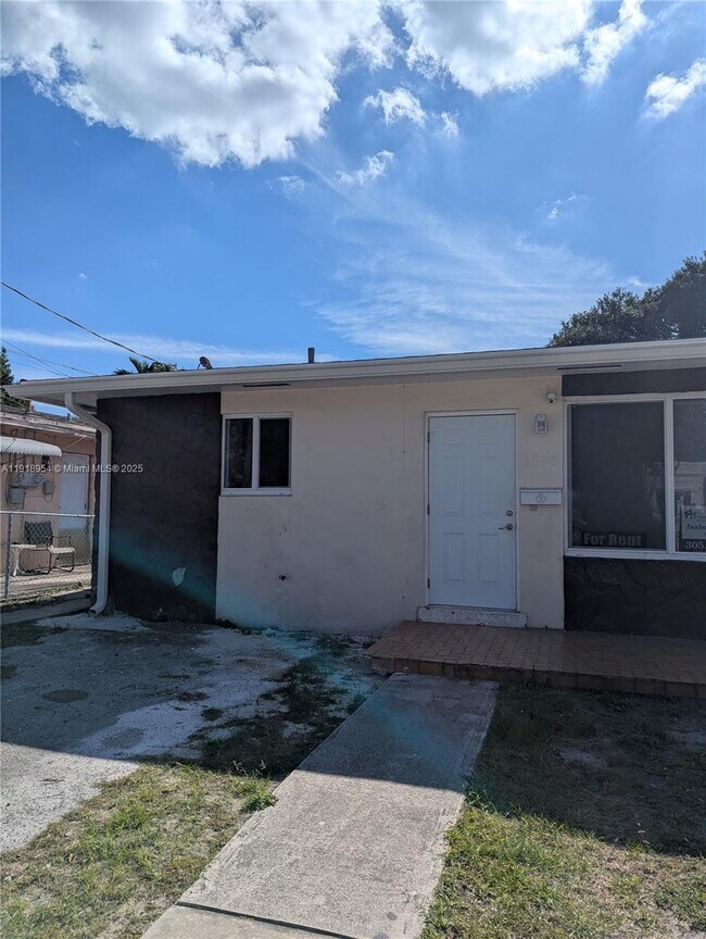 Building Photo - 1908 NW 17th St