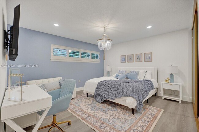 Building Photo - 2360 Tigertail Ave