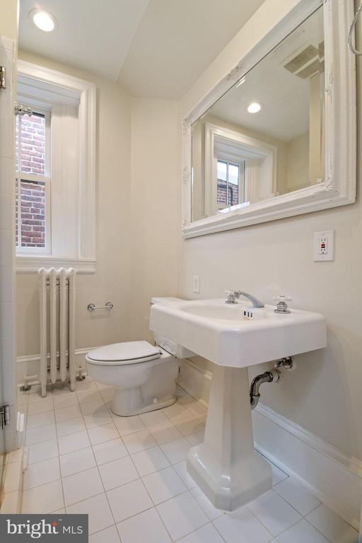 Building Photo - 1120 East Capitol St NE