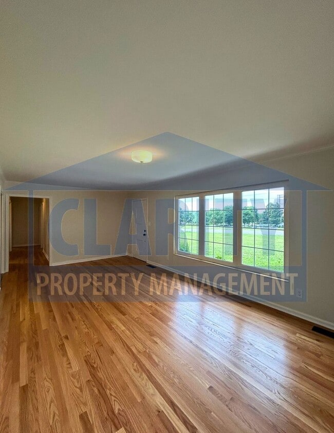 Building Photo - Charming 3-Bedroom Home in Central Cleveland