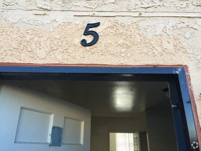 Building Photo - 7404 S Western Ave