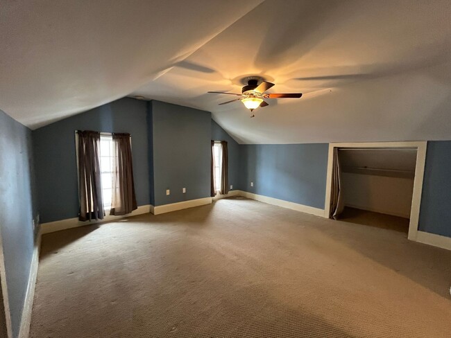 Building Photo - Premium location!  Downtown 3BR 2.5BA with 2 car garage