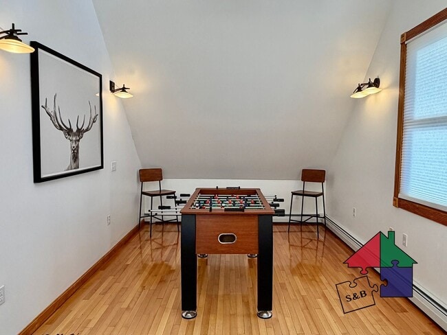 Building Photo - 112 Main St