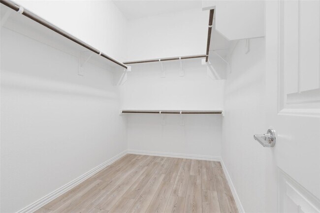 Building Photo - 713 Caroline Dr
