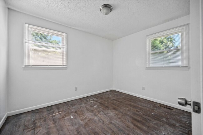 Building Photo - 4754 Trenton Dr