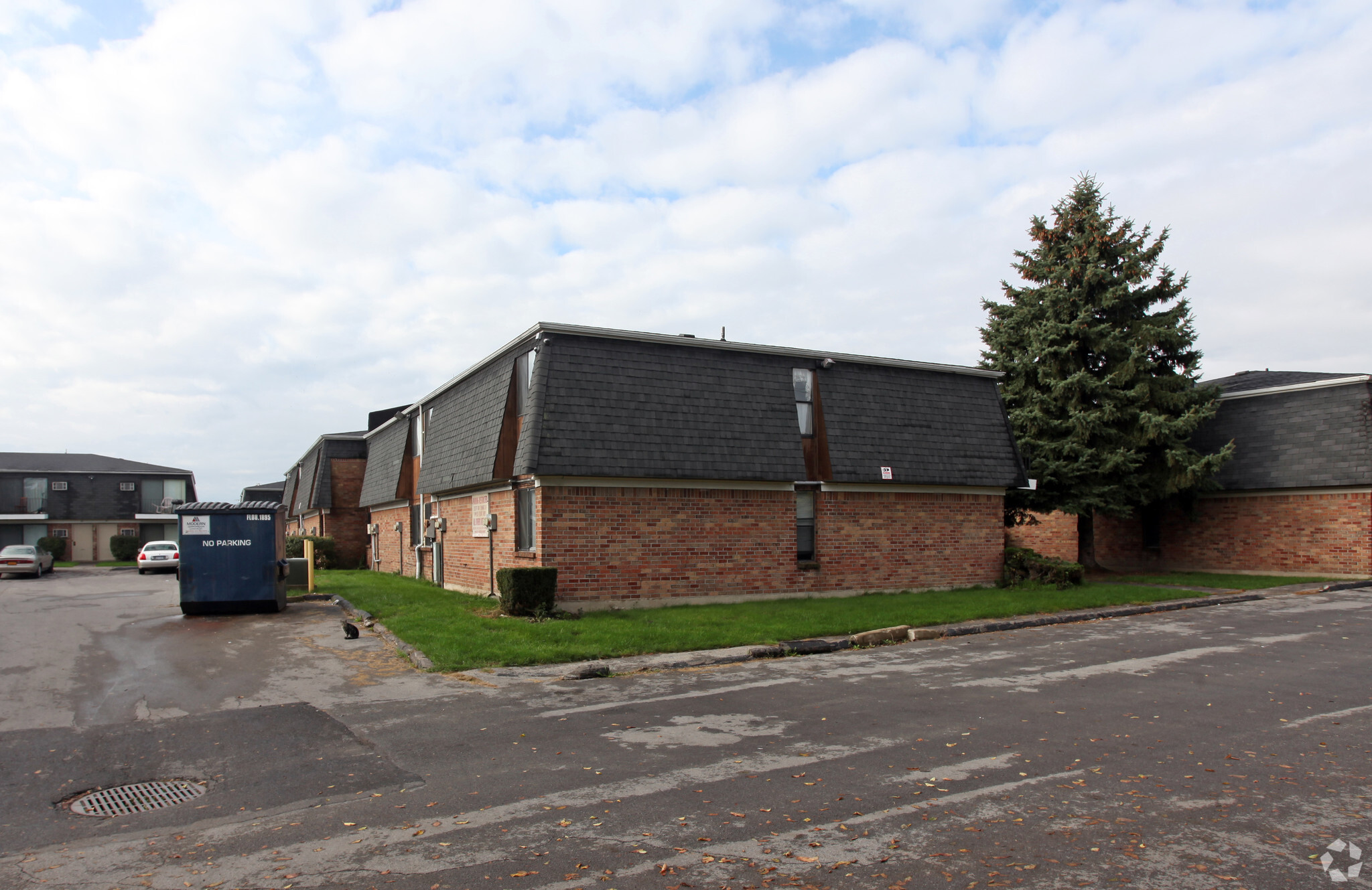 Building Photo - Camelot Court Apartments