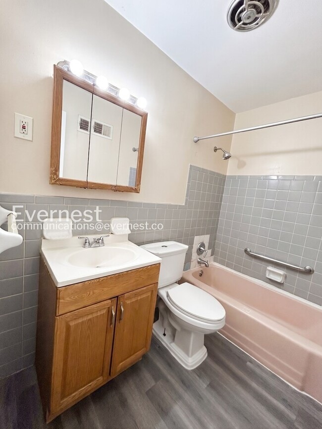 Building Photo - Charming 3-Bedroom Home with Central A/C and Carport Parking / 3 beds 1 bath / Available now!