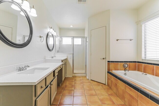 Building Photo - 1243 E Commerce Ave