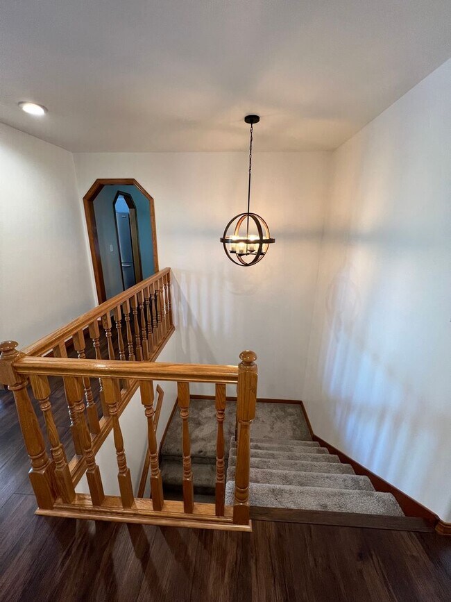 Building Photo - 5 Bedroom 3 Bathroom house coming soon