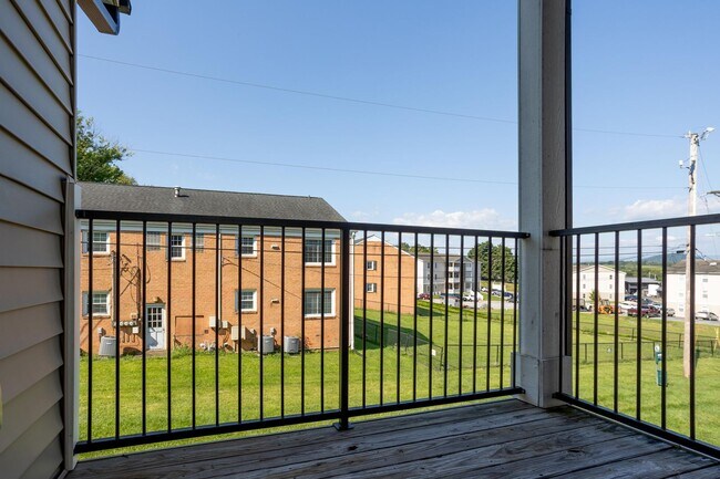 Building Photo - 161 Howard Ln