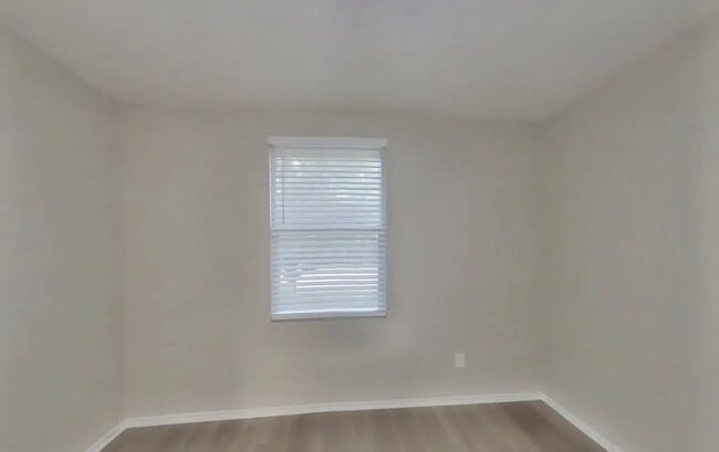 Building Photo - AVAILABLE NOW READY TO MOVE IN