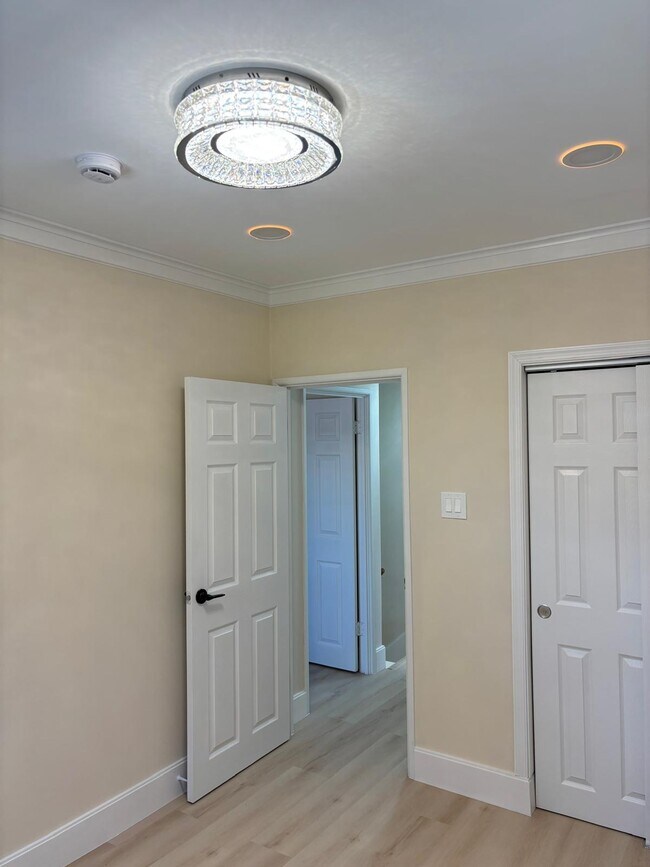 Building Photo - 12406 Dunks Ferry Rd