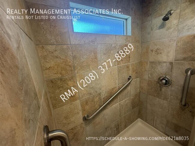 Building Photo - 3540 S Summerset Way