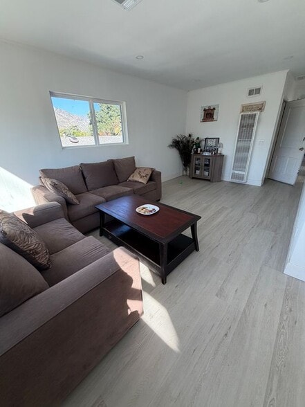 Building Photo - 10356 Oro Vista Ave