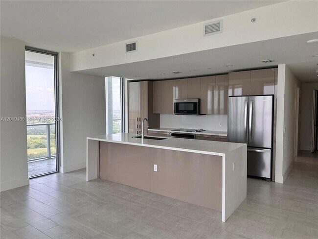 Building Photo - 2000 Metropica Wy