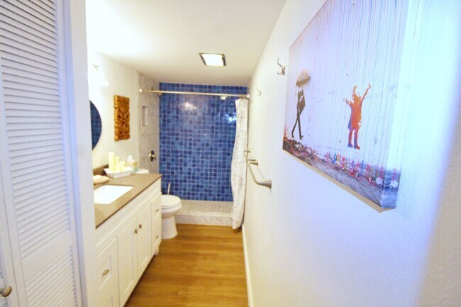 Building Photo - Kihei Villa - Nicely Furnished 1Bed/1Bath located in the heart of Kihei across the street from th...