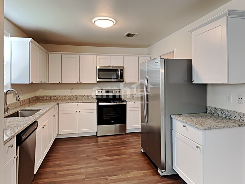 Building Photo - 8307 River Bluffs Dr