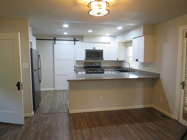 Building Photo - Home in Orland Available Now!