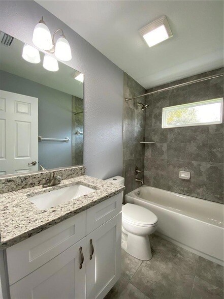 Building Photo - 2827 SW 140th Loop