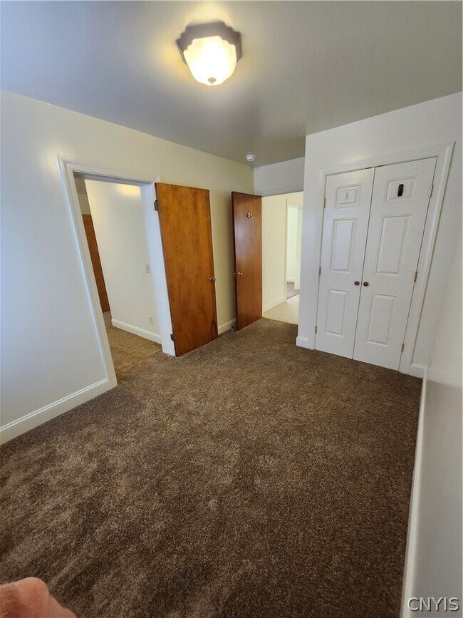 Building Photo - 2 Highland St