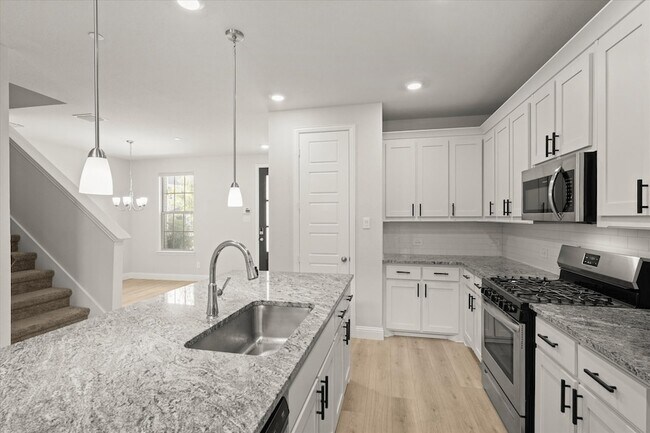 Building Photo - 1045 Thomas Pl