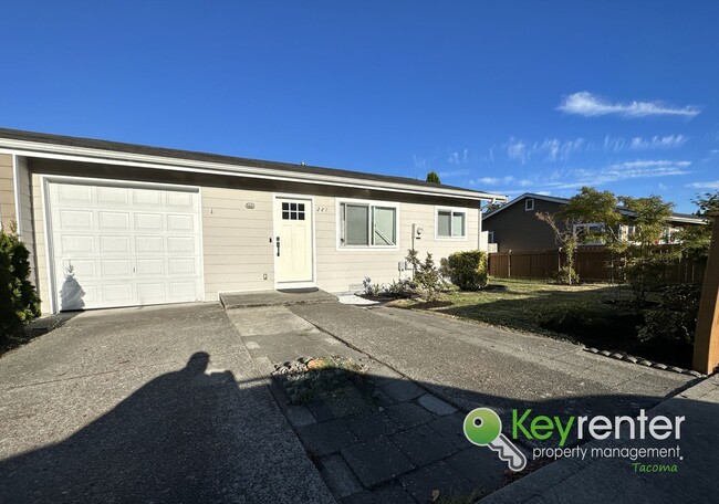 Primary Photo - Magnificent Rambler Home in Pacific WA!