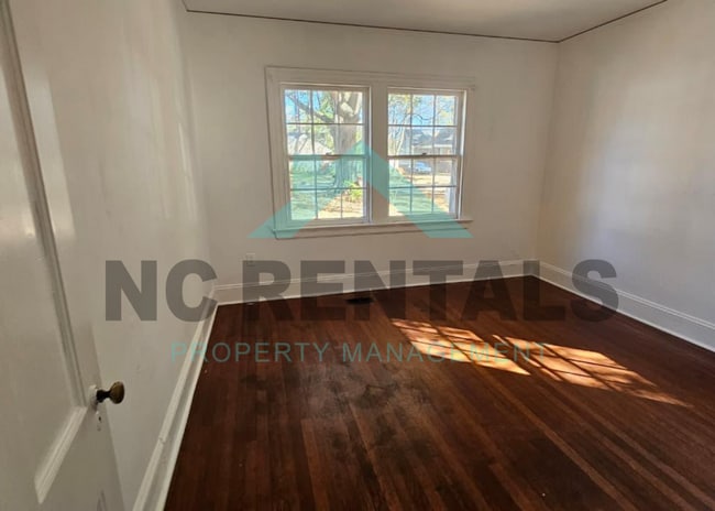 Building Photo - 1006 Panola St