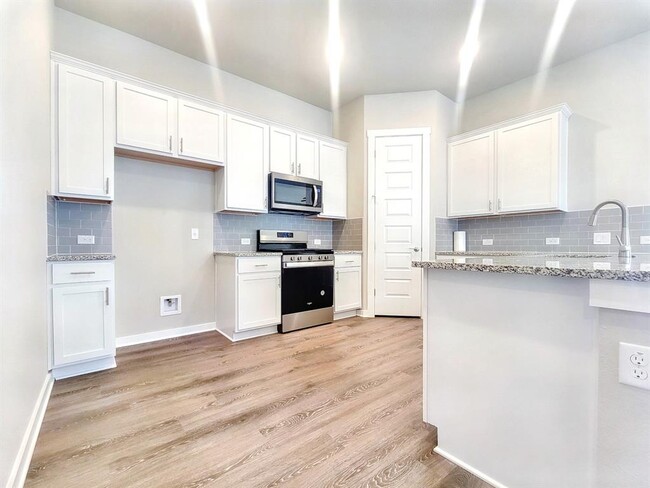 Building Photo - 2000 Wilsons Warbler Dr