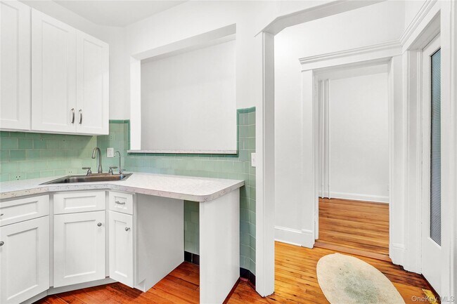 Building Photo - 158 Dubois St