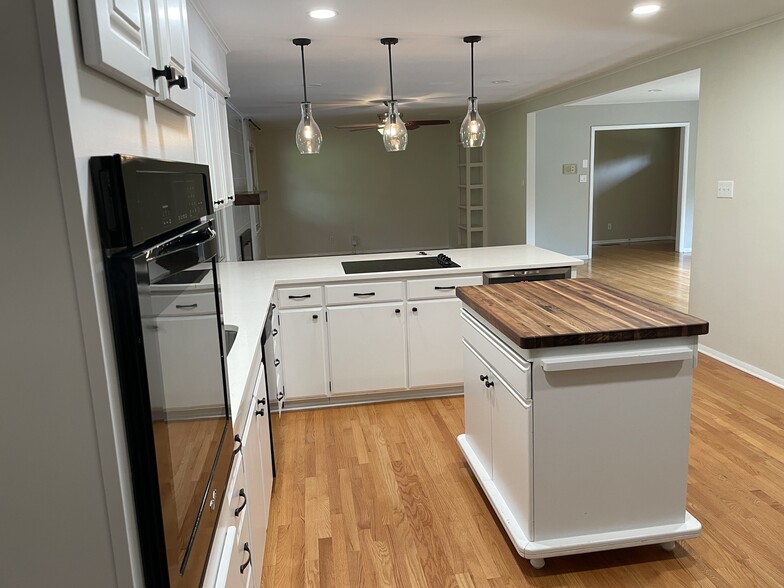 Spacious kitchen with/fridge, oven, electric stove, dishwasher, and counter top seating - 8205 Ainsworth Dr